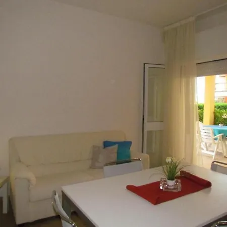 Homely With Private Garden Appartamento *
