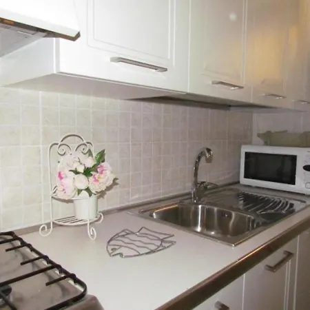 Homely With Private Garden